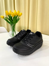 Carica l'immagine nel visualizzatore di Gallery, Scarpe Basculanti Nero Modello Bali in Eco Pelle Con Lacci