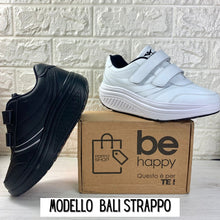 Carica l'immagine nel visualizzatore di Gallery, Scarpe Basculanti Nero Modello Bali in Eco Pelle Con Strappi