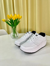 Carica l&#39;immagine nel visualizzatore di Gallery, Scarpe Basculanti Bianco Modello Bali in Eco Pelle Con Lacci
