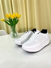 Carica l&#39;immagine nel visualizzatore di Gallery, Scarpe Basculanti Donna Modello Pechino Bianco In Eco Pelle
