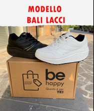 Carica l&#39;immagine nel visualizzatore di Gallery, Scarpe Basculanti Nero Modello Bali in Eco Pelle Con Lacci
